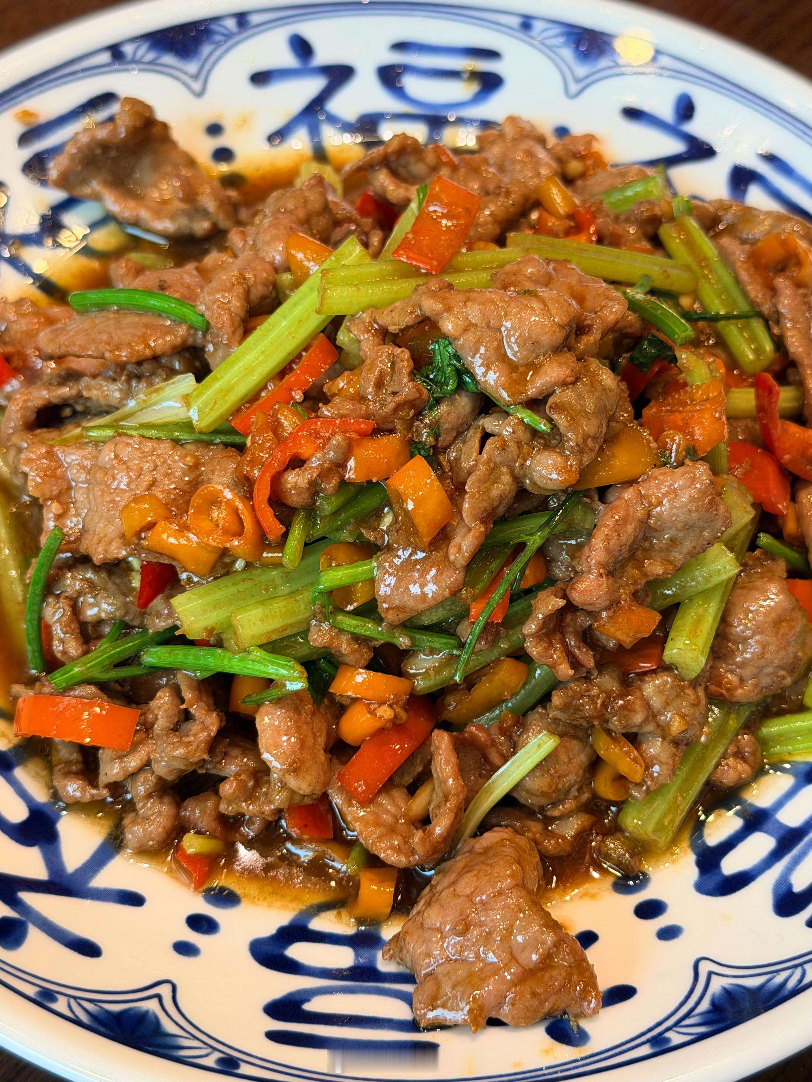 老吃家情侣不需要漂亮饭如果一个人只愿意和你吃漂亮饭，而不愿意和你吃苍蝇馆子，那再