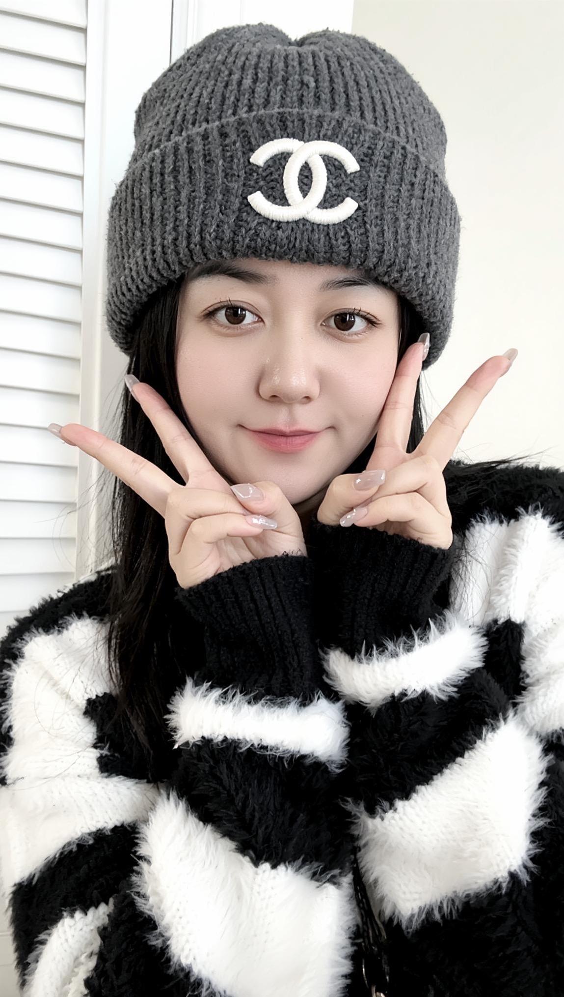 生活的真谛不在于拥有多少，而在于感知多少。用心去体会每一个平凡瞬间，便会发现藏在