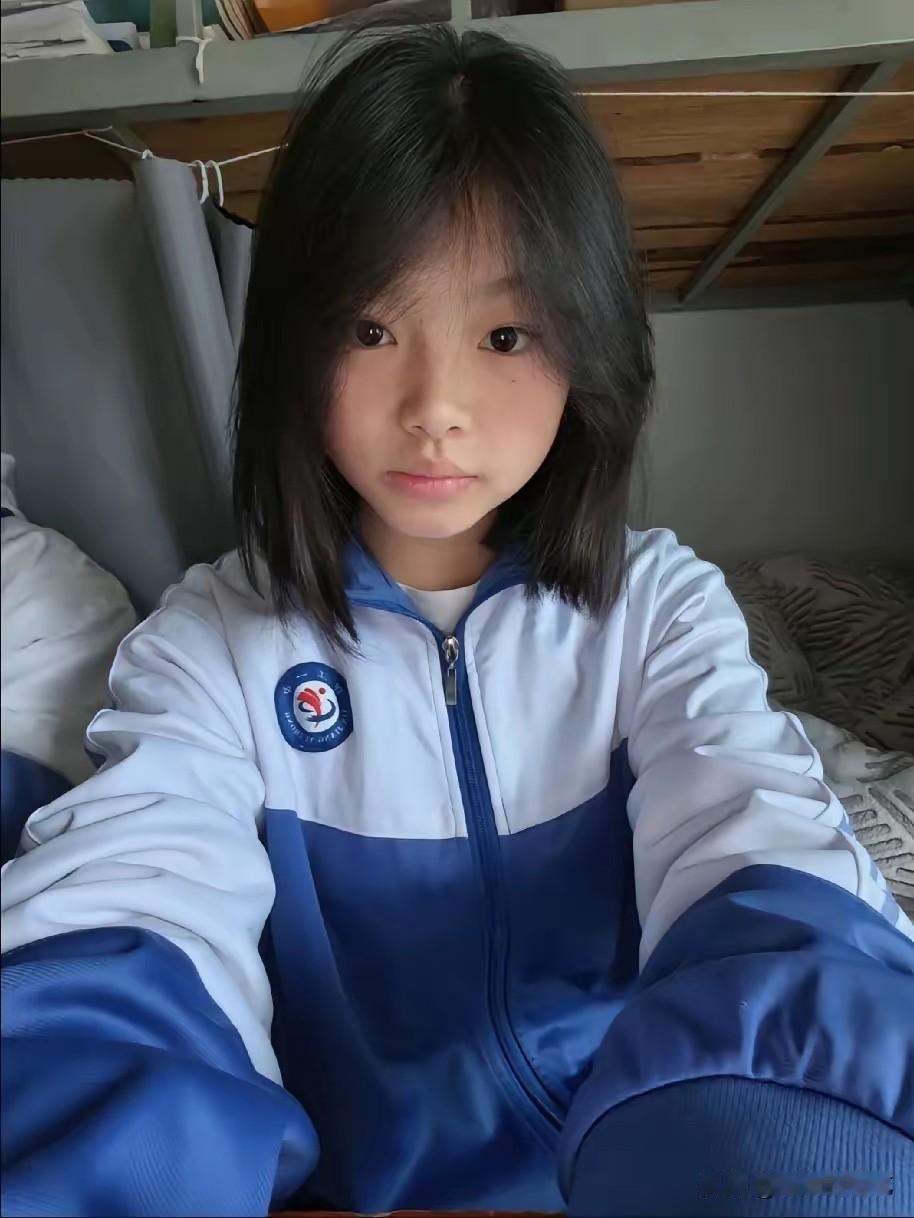各位过来人家长，面对刚上初中早恋的孩子，有什么温和有效的教育方法？评论区分享经验