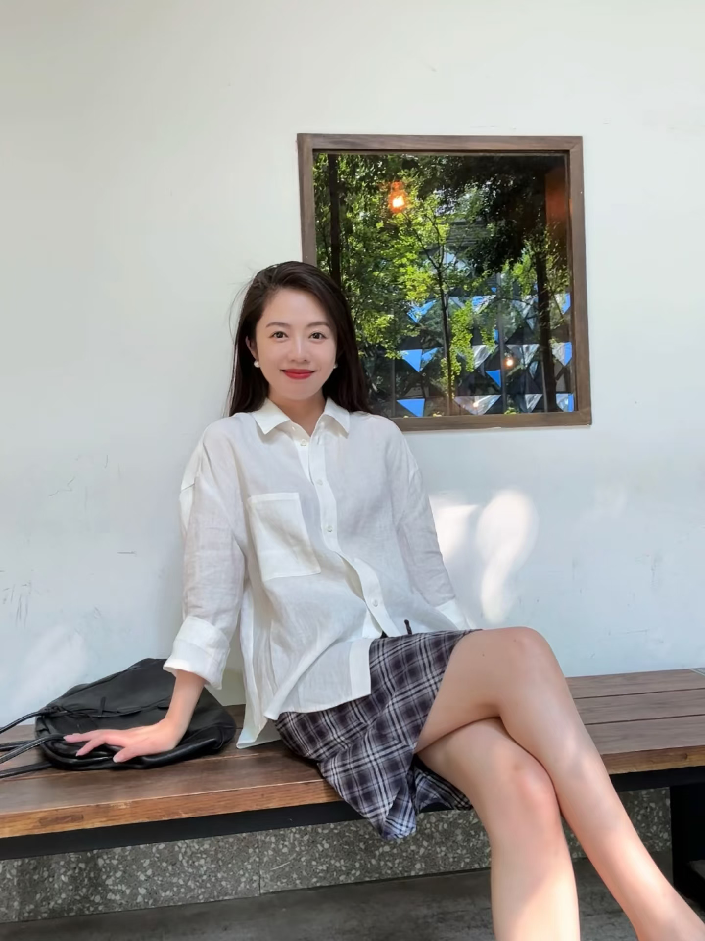 我的松弛感密码：白色亚麻衬衫。☁️