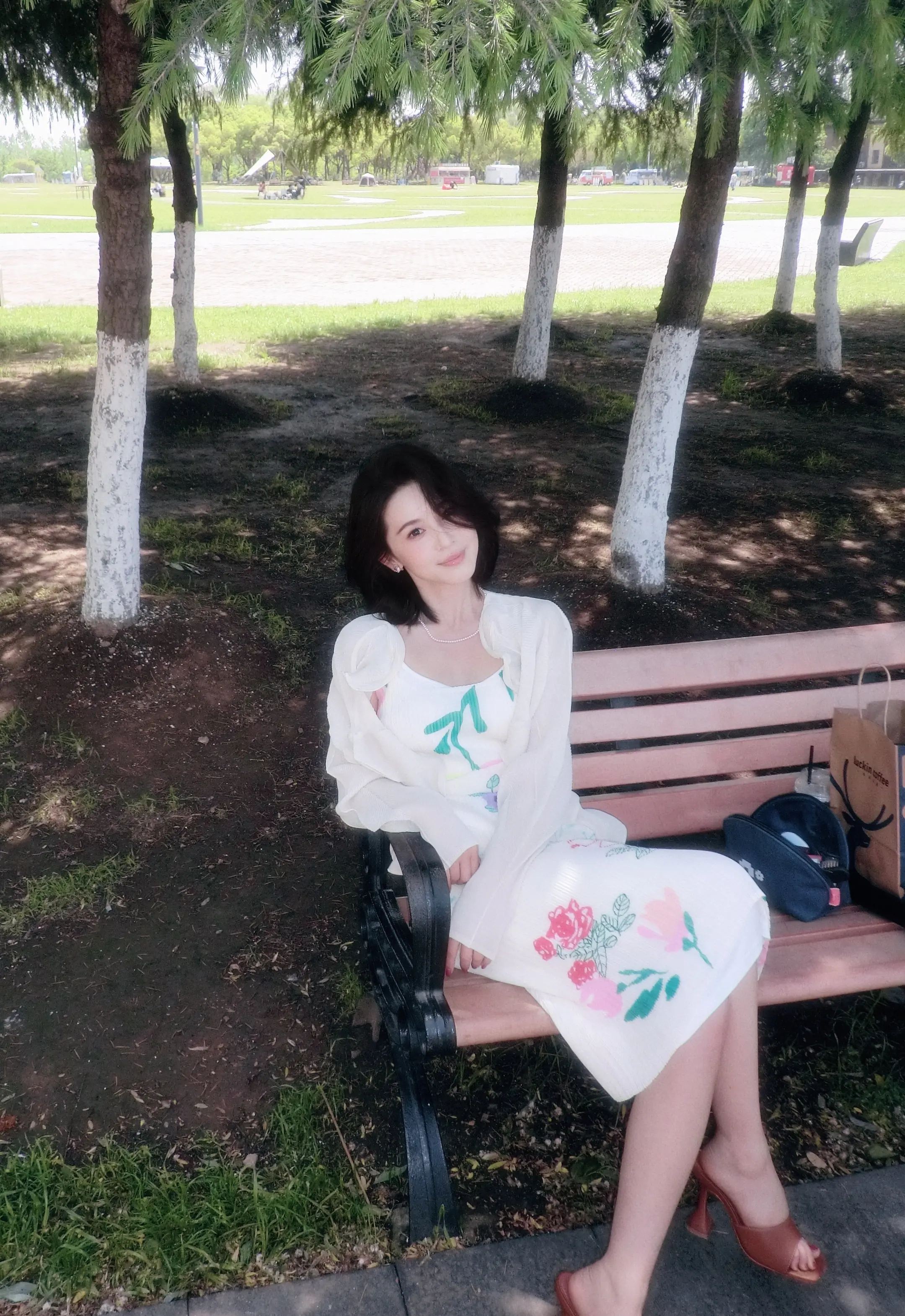 墙脚开了一朵小花🌸。