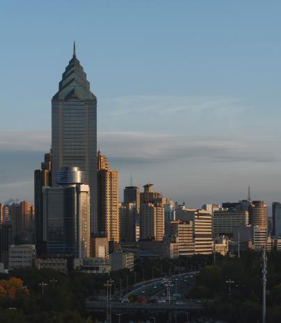 乌鲁木齐职业大学在新疆乌鲁木齐。它是改革开放后新疆成立的第一所高等职业院校。也是