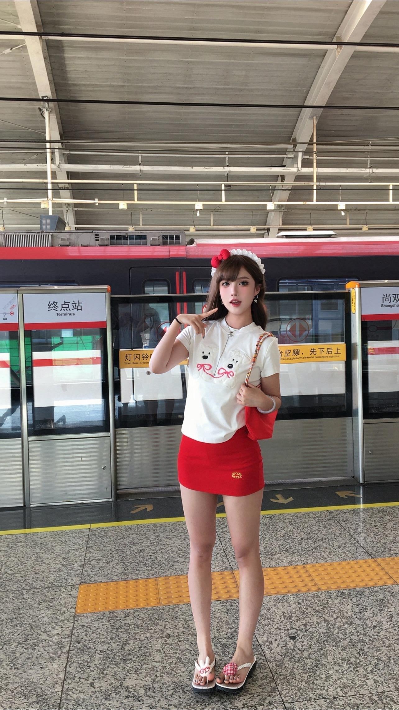 这个世界不会有人懂我 除了草莓蛋糕