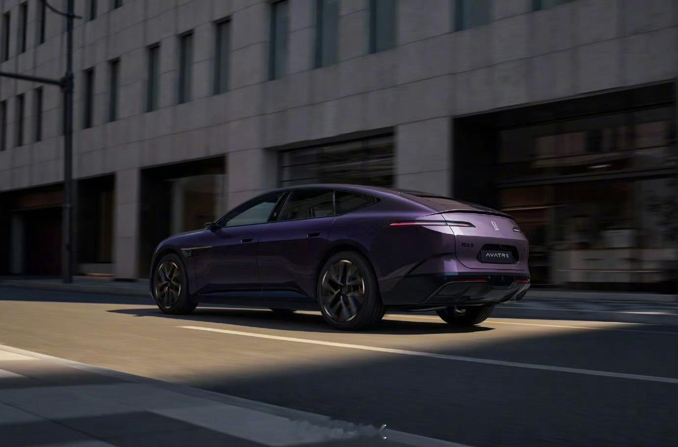 新阿维塔12重新定义时代好车三大国内实力大厂的联合出品，且带着原创的设计，让新阿