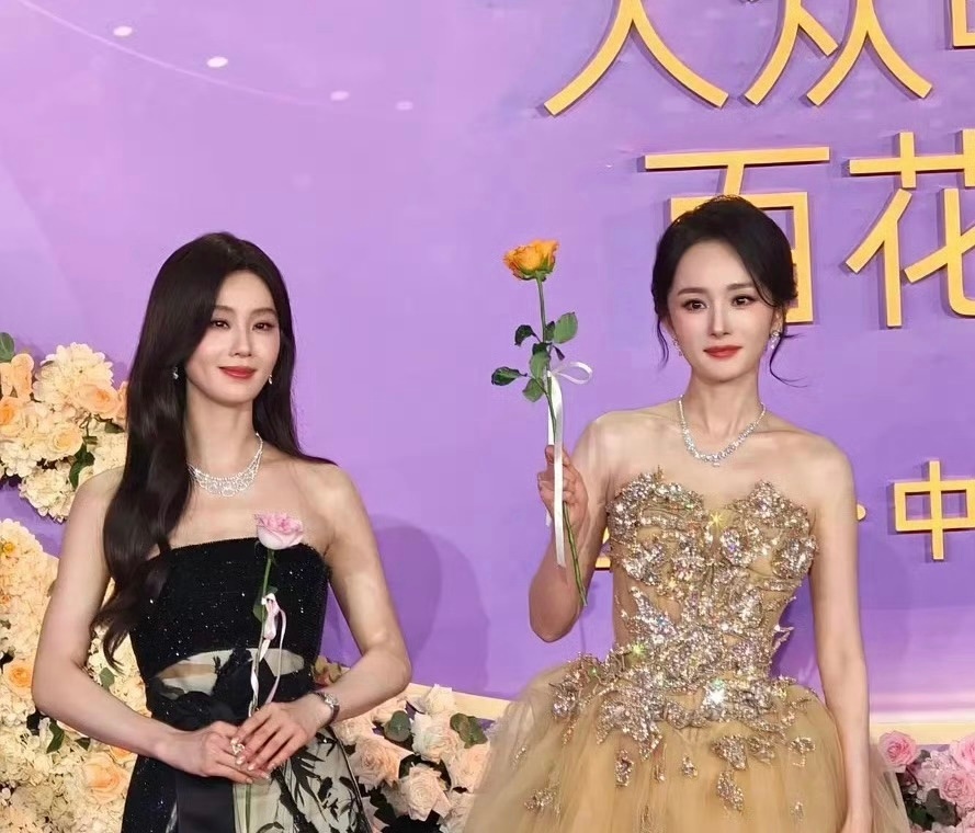 杨幂刘诗诗同框了！百花奖闭幕式杨幂现场换发型了