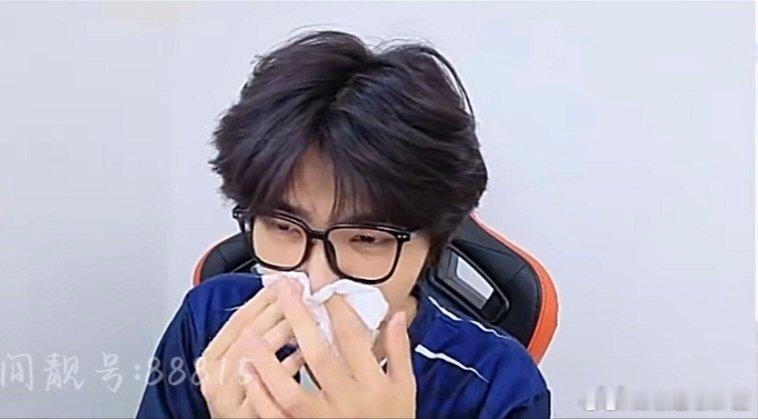 所以蛋哥是在承受了落选的悲痛和染了猪瘟的前提条件下在直播啊…… 