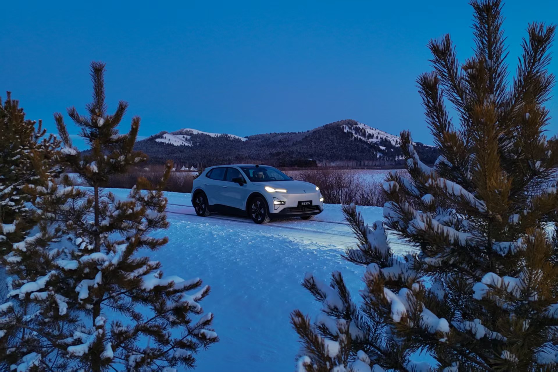 中国车在极寒测试场惊艳老外你敢信，深蓝汽车居然把全系车型拉到牙克石-30℃极寒测