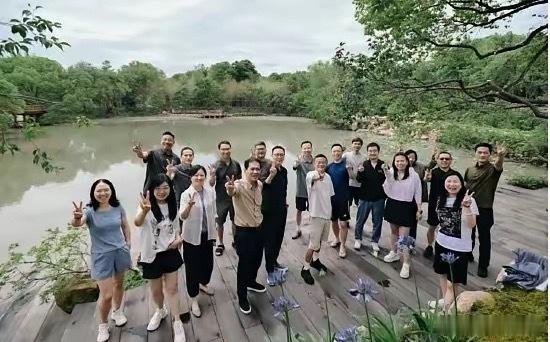 报告！马云在种田这个阿里合伙人的“秀”很有意思，有几点1.什么时候都要忆苦思甜2