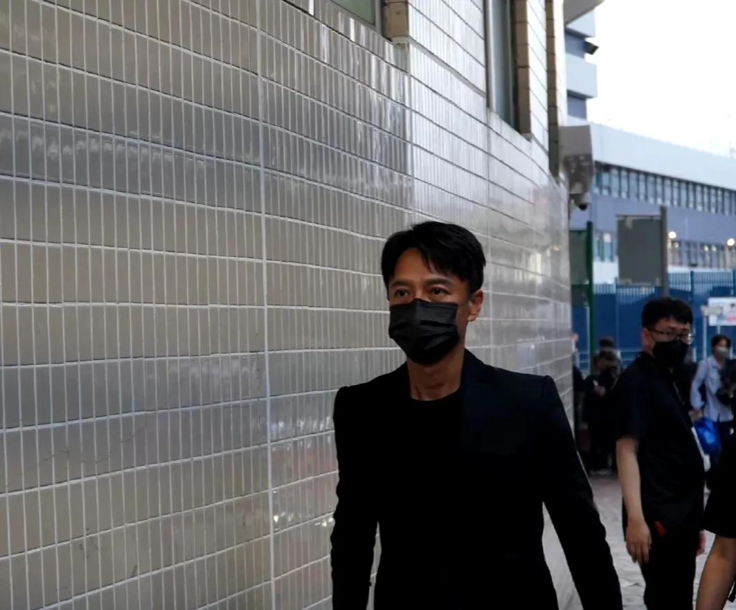 李克勤发烧40度，还是去了李玟追思会现场，真的有情有义！[流泪]
李玟曾经助阵李