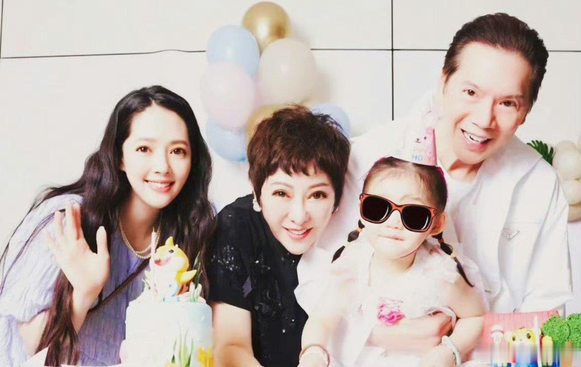 向太真的把郭碧婷当女儿看待郭碧婷不愿意换掉家中保姆担心老人体力跟不上带娃日常，向