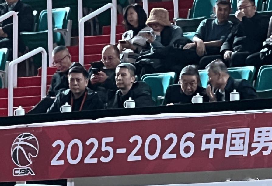 郭士强指导今天来山西，观看山西打江苏


郭士强指导今天没有闲着，来到山西主场，