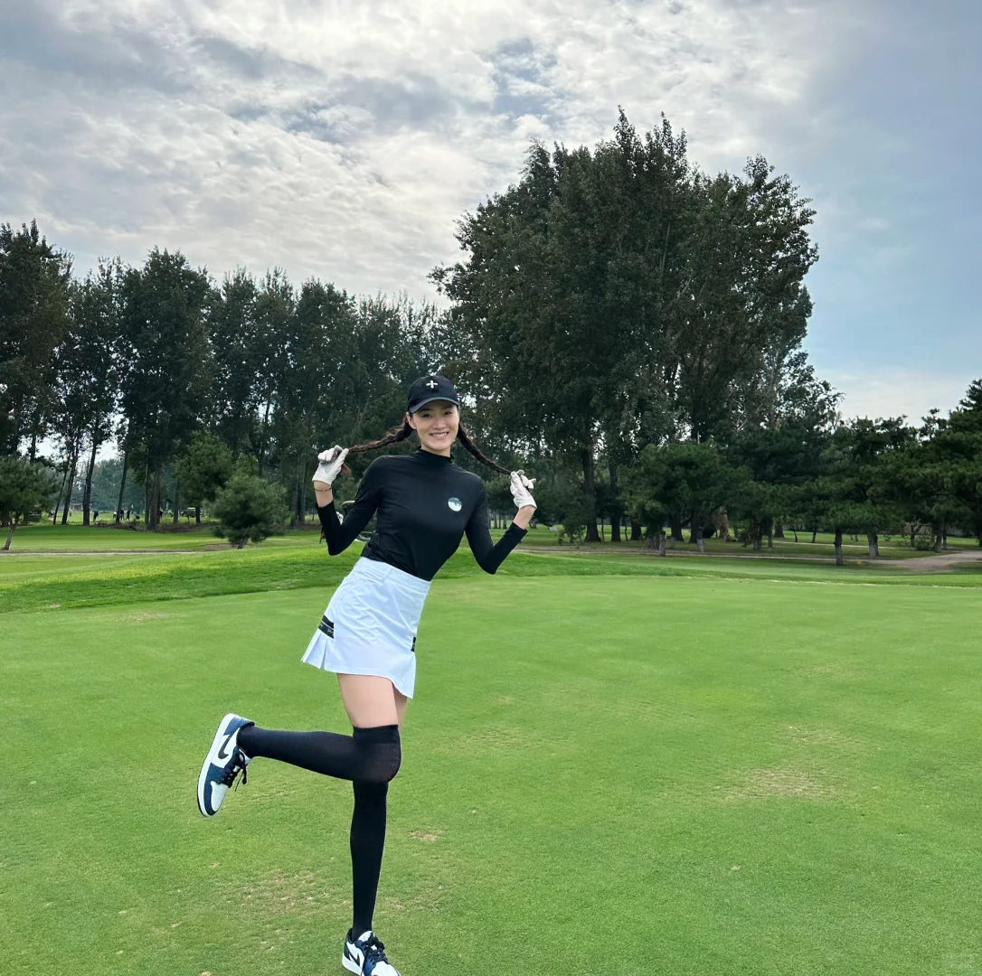 团建要去滑雪🏂可我只想在草地打滚儿⛳️