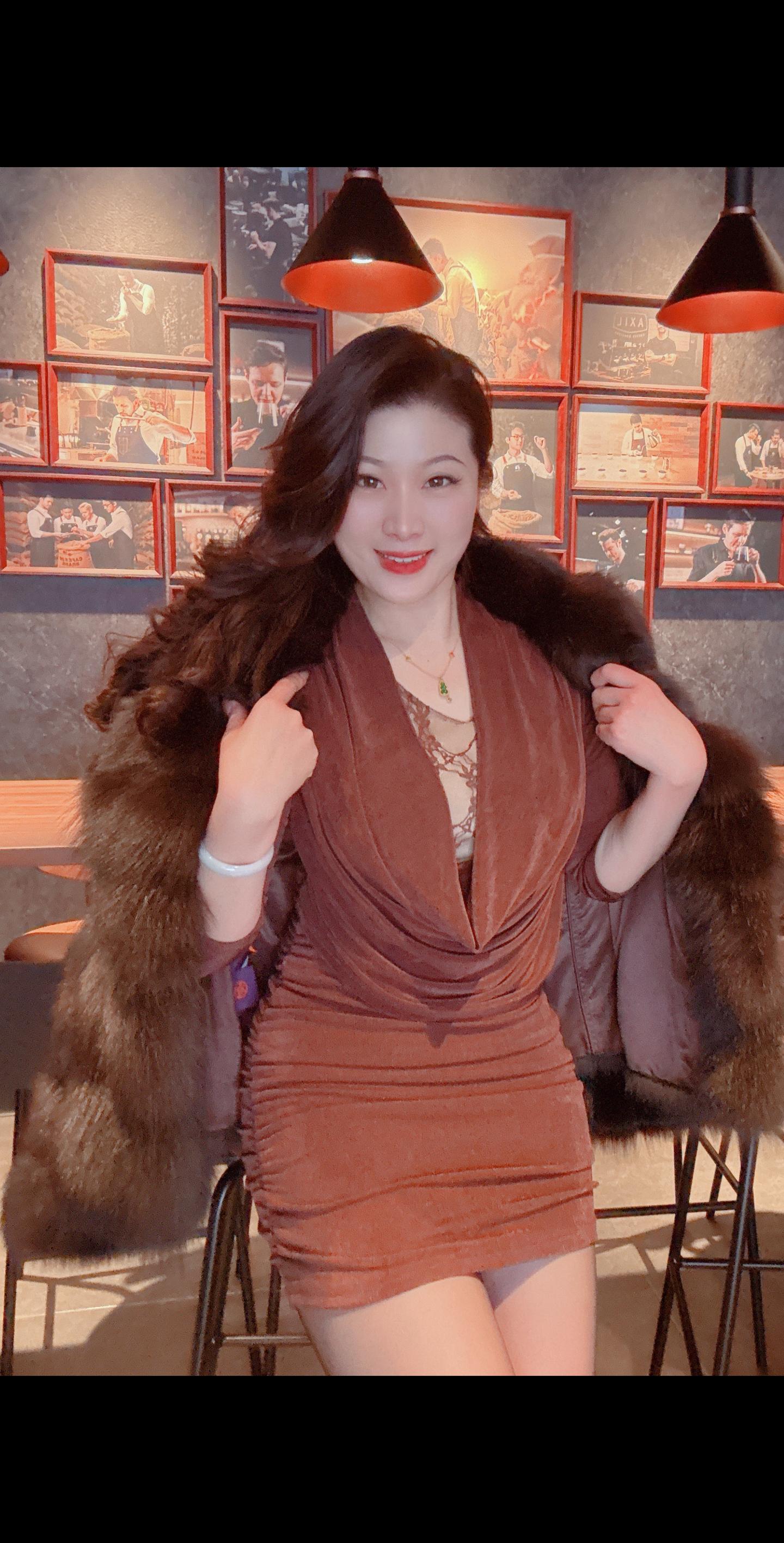 人生这段路  有人托举是馈赠   独自前行是常态