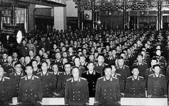 1955年，新中国进行第一次对开国功臣授予军衔。大部分开国功臣都表现出高风亮节、
