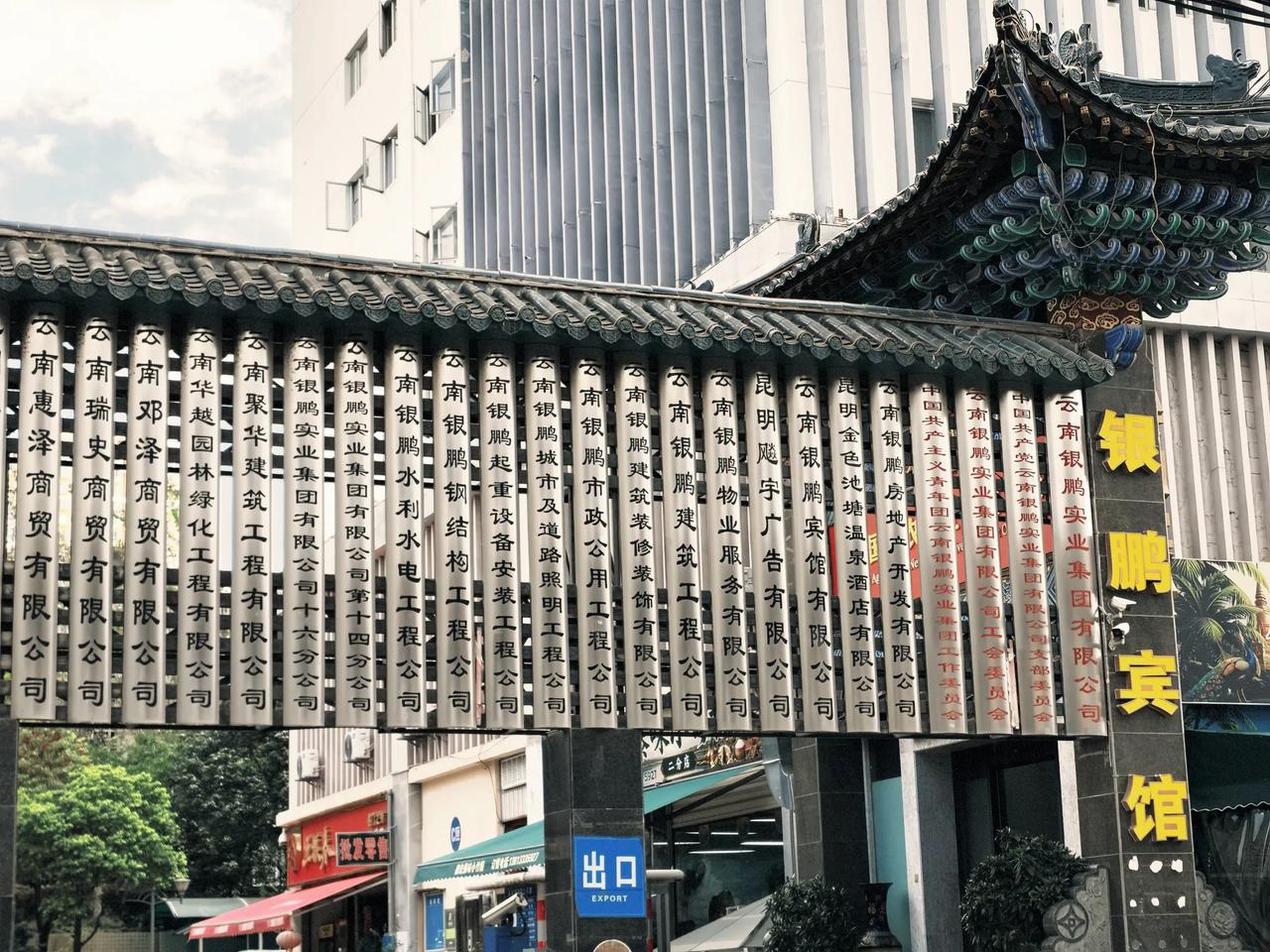 这应该是全国利用率最高的楼了吧，二十层左右，这么多的公司入驻一幢楼里少有。