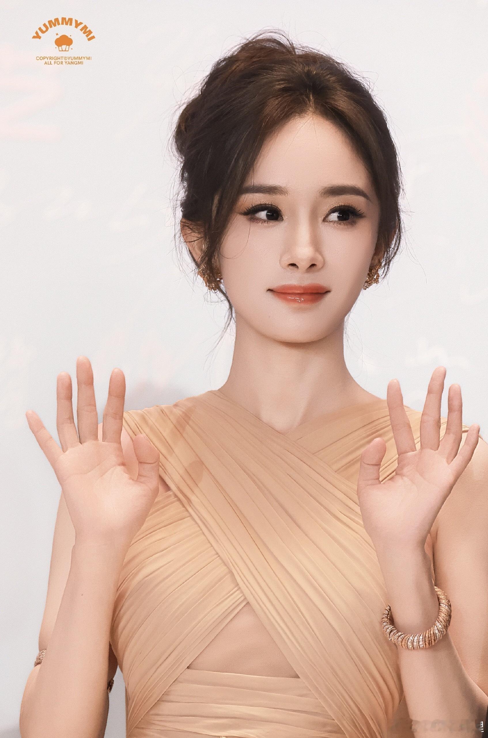 杨幂尖叫年度演员 恭喜杨幂获得尖叫年度演员实至名归厚积薄发一直闪耀 