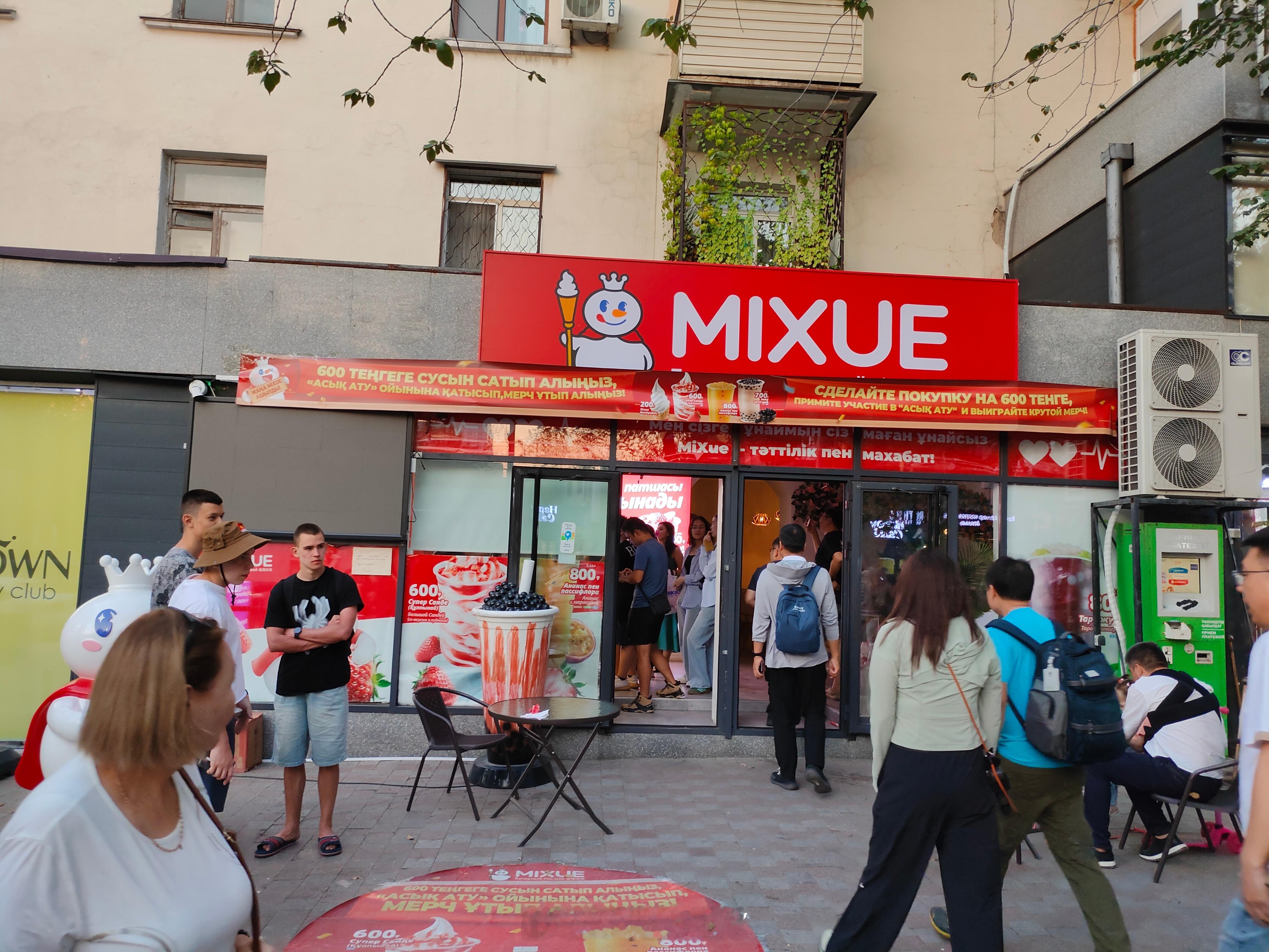 蜜雪冰城在美国开店火了，背后的真相比你想的更加不可思议。蜜雪冰城在美国火了，全系