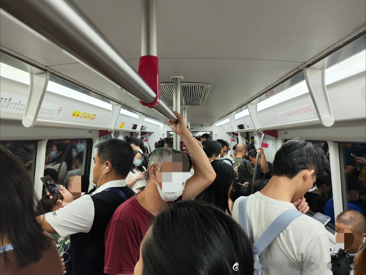 广州地铁网友：2026年7月31日（周五，阴转多云，早上有中到大雨，25-31℃