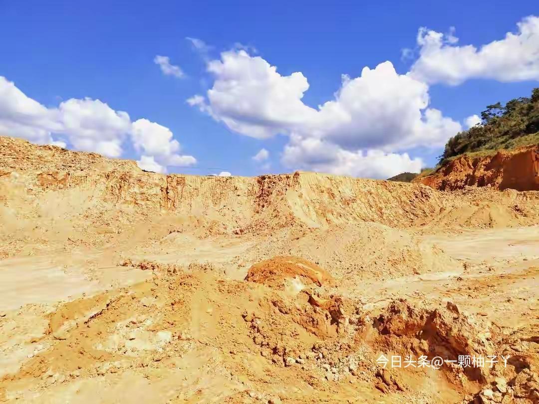 多米尼加在2026年2月底官宣了一处大型稀土矿，消息是真的。当地宣称矿石总储量超