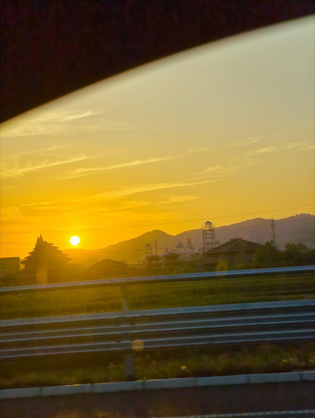 明天周五了给大家放组落日图有没有喜欢看夕阳的？ ​​​
