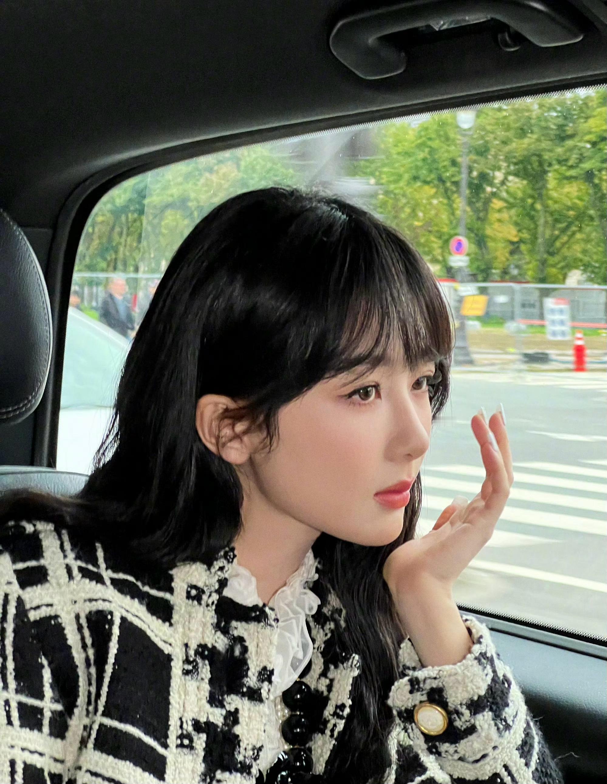 #杨紫出发南京#[送花花]紫妹起落平安！一切顺利！[送花花] ​​​