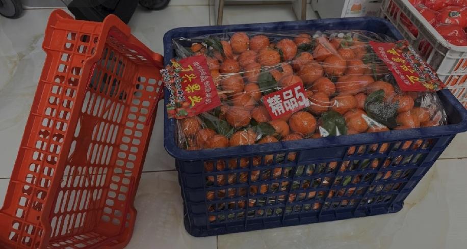 我爹买东西的审美真的太迷了！年货早就备齐就差水果，前几天天气热没敢买，特意让他买