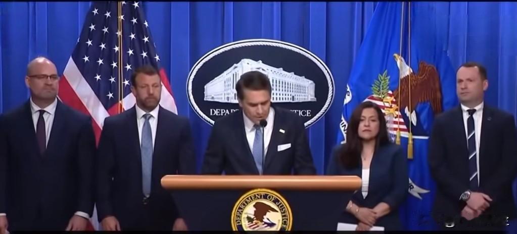 美国代理司法部长布兰奇宣布起诉三名危地马拉非法移民，指控他们利用拜登政府时期的边