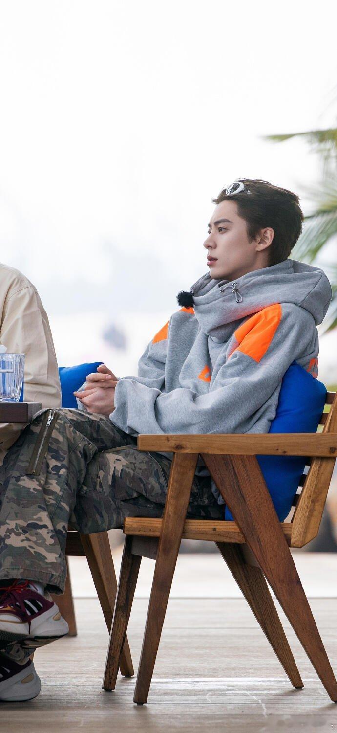 王鹤棣把亲爱的客栈变亲生的客栈王鹤棣在客栈状态真的超松弛。眼里有活动手能力也很强