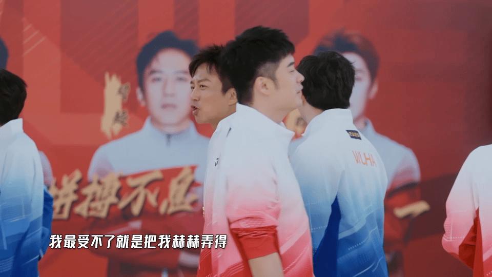 鹿晗问邓超陈赫脸怎么跟他一样大哈哈哈哈哈 节目组这波海报操作太调皮，把鹿晗和邓超