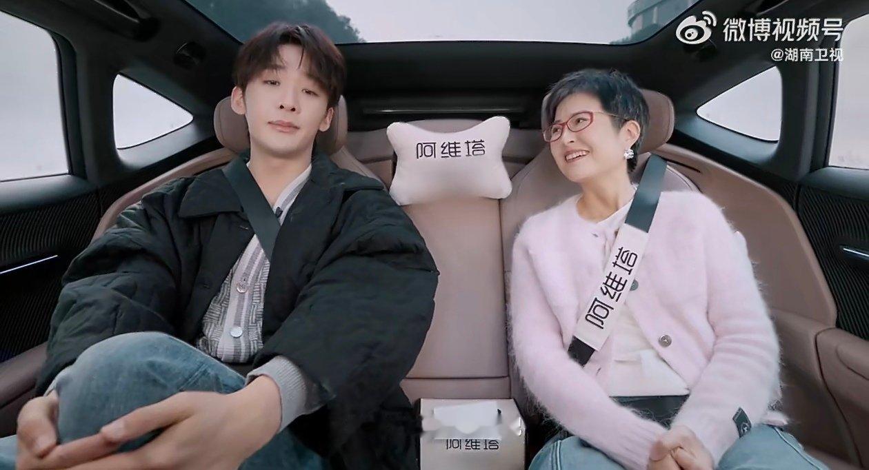 王赫野回忆签约契机湖南卫视背后 王赫野回忆，因好乐无荒离机场近，他率先前往面试。