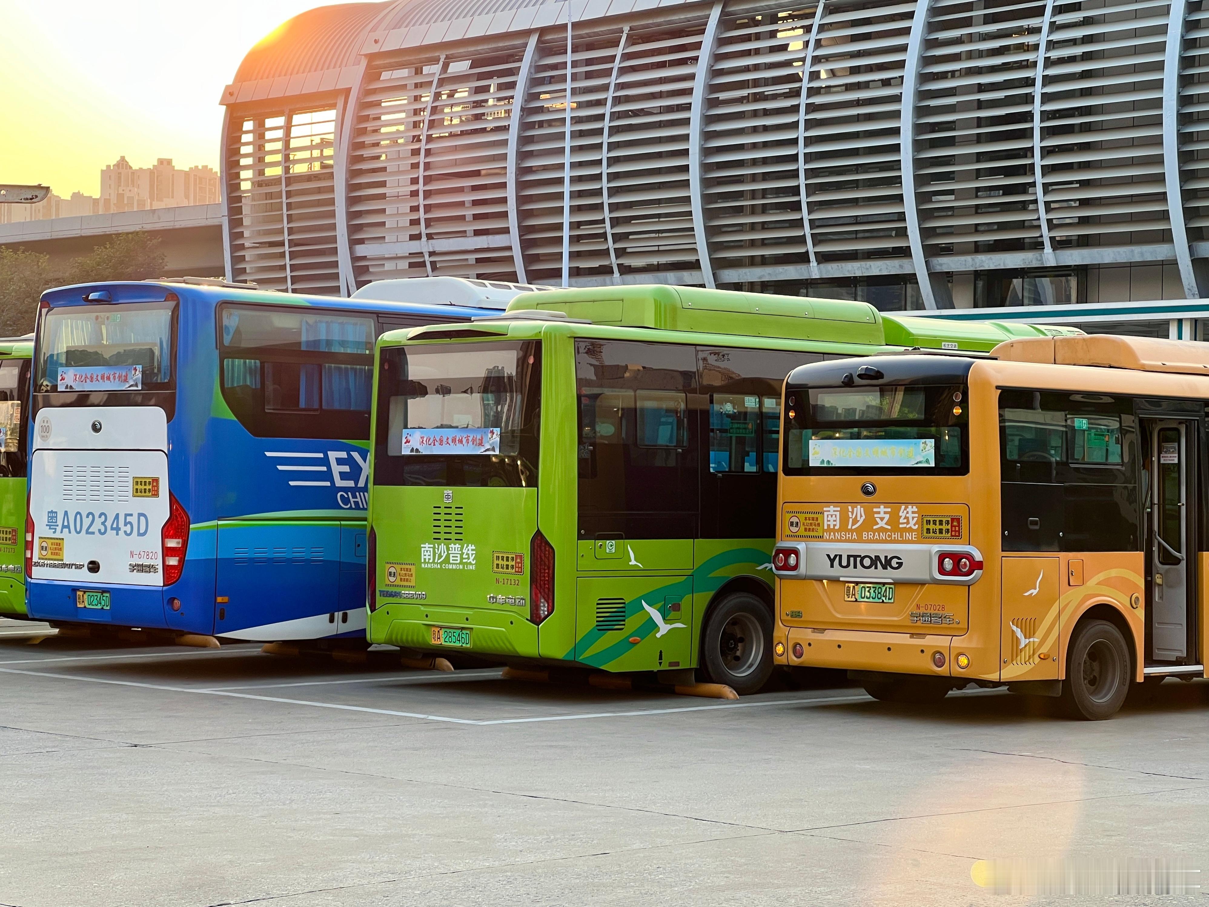 晚安巴士 🎶冷漠理智 日復一日      儘管如此 好像縱容一次🎶 