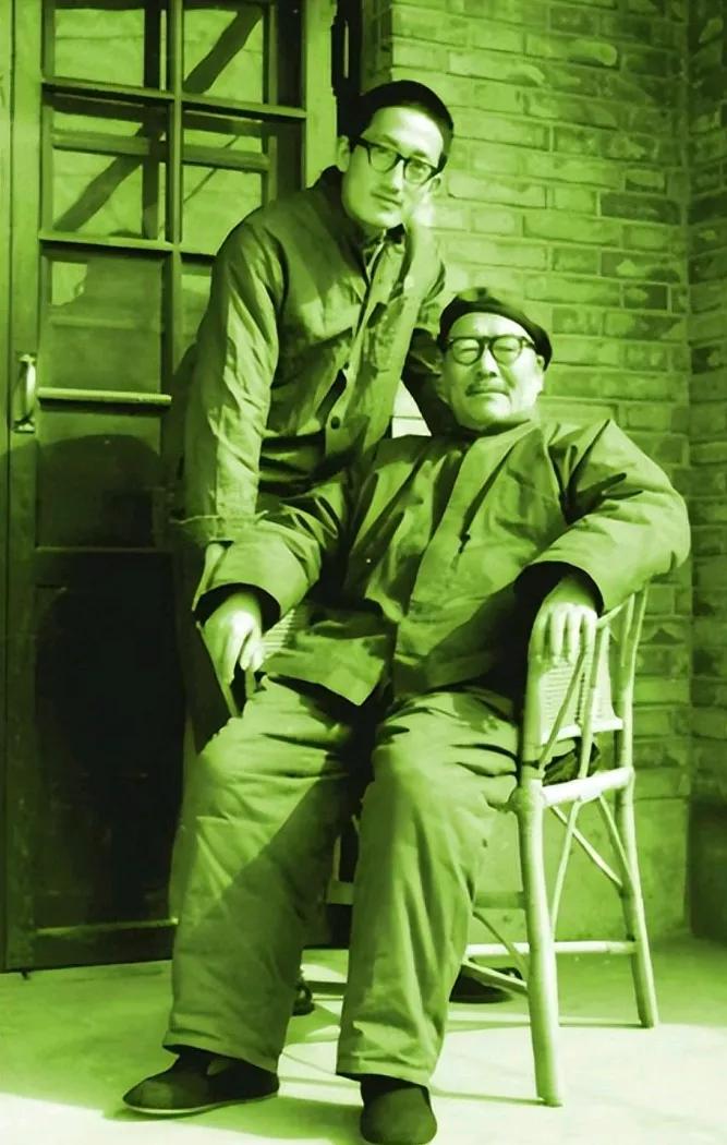 1960 年，李克农去韩练成家做客，期间韩练成妻子汪萍给李克农做一道红烧狮子头，