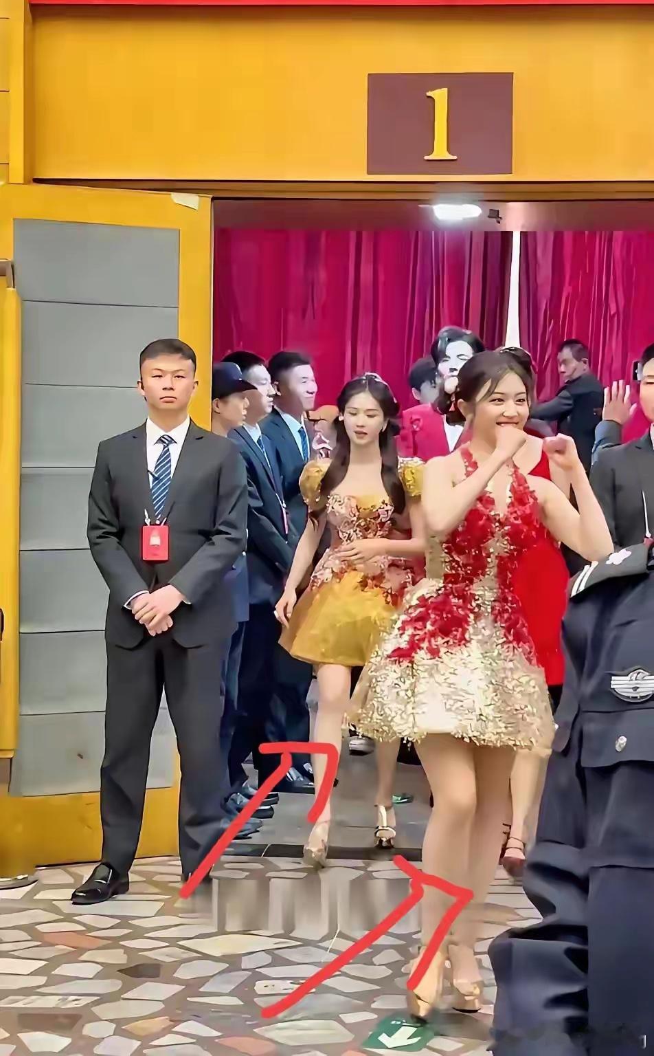 白鹿 李兰迪谁的腿粗？王玉雯芭蕾演员出身，就不用说了，必定身材高挑。李兰迪和白鹿