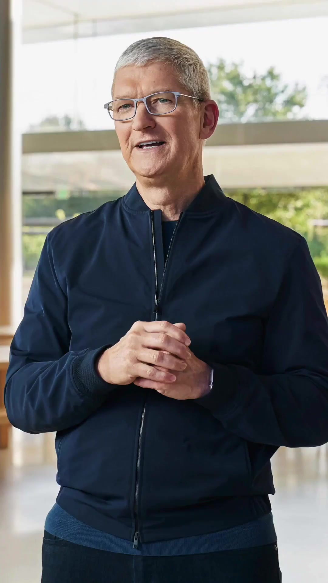 【苹果CEO被曝要卸任？继任者或是现任公司硬件工程高级副总裁特努斯】综合多家外媒