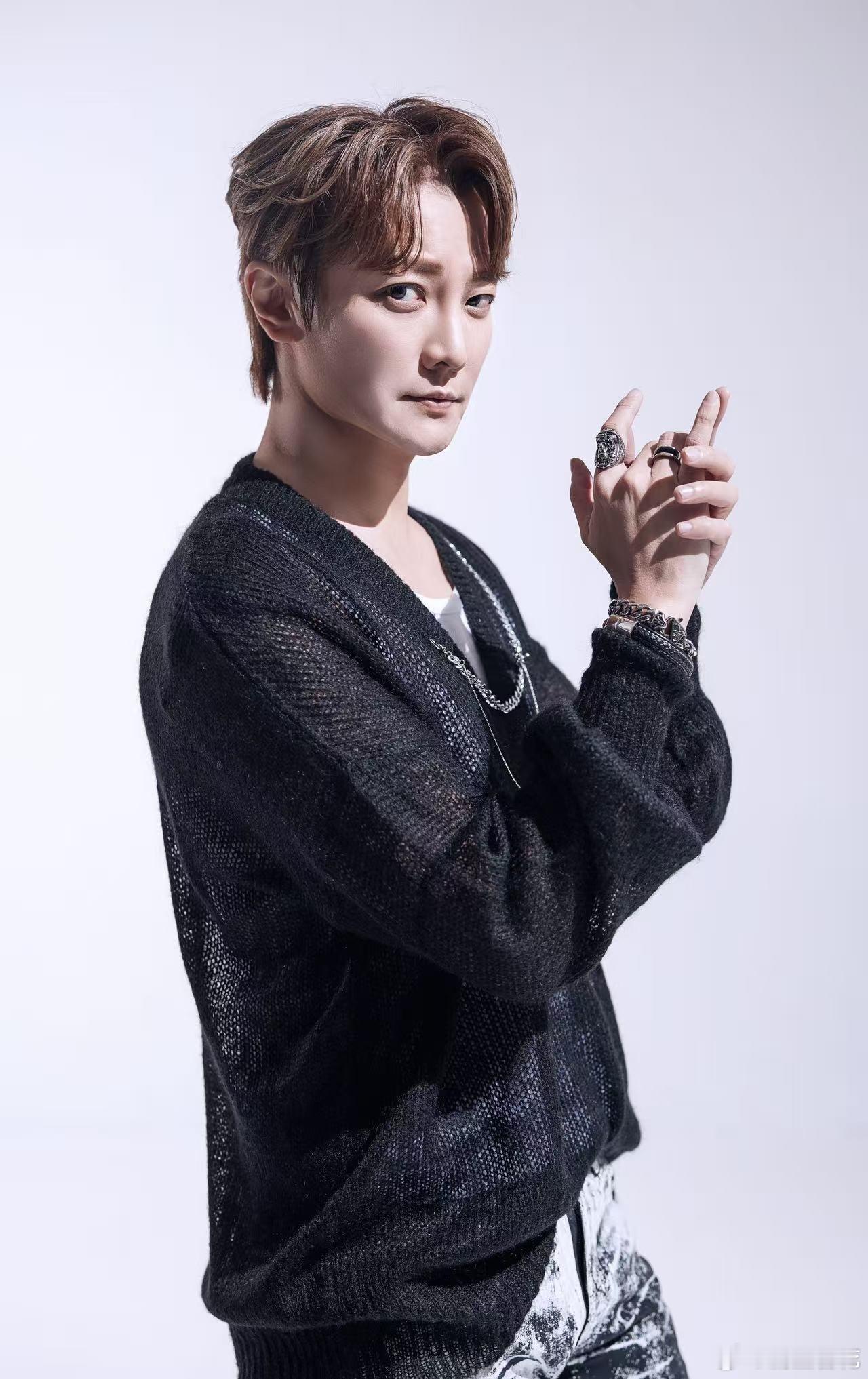 飞儿乐队阿沁为龙生九子复出🌠双向奔赴太动人，阿沁开启小型复出，期待和龙生九子碰