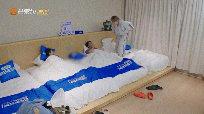 我们鹤棣在客栈真的超辛苦了我今天就站了一个白天，我到家都已经倒在床上不想动了