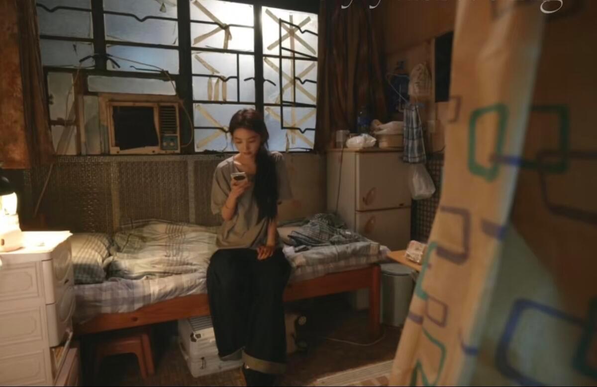 蒋峤西温以凡同款出租屋 有网友发现，蒋峤西和温以凡好像住的是一间屋子[笑cry]