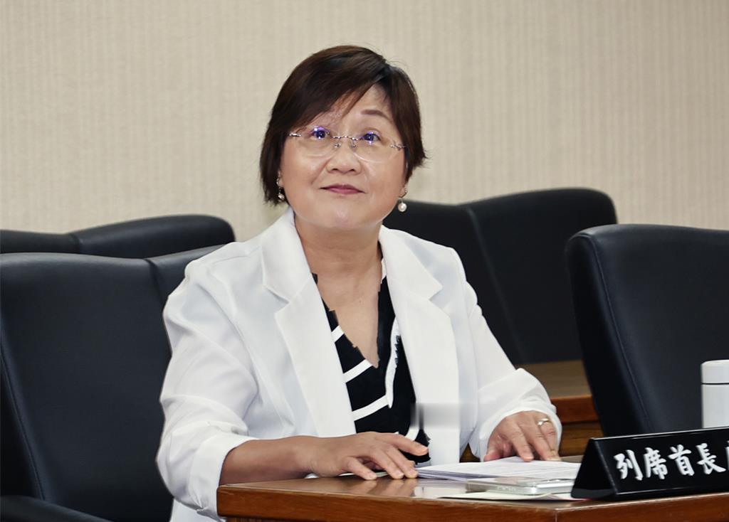 民进党留着徐佳青是蓝营最佳的助选员：前用特权让儿登东沙，今用特权助子游天下！民进