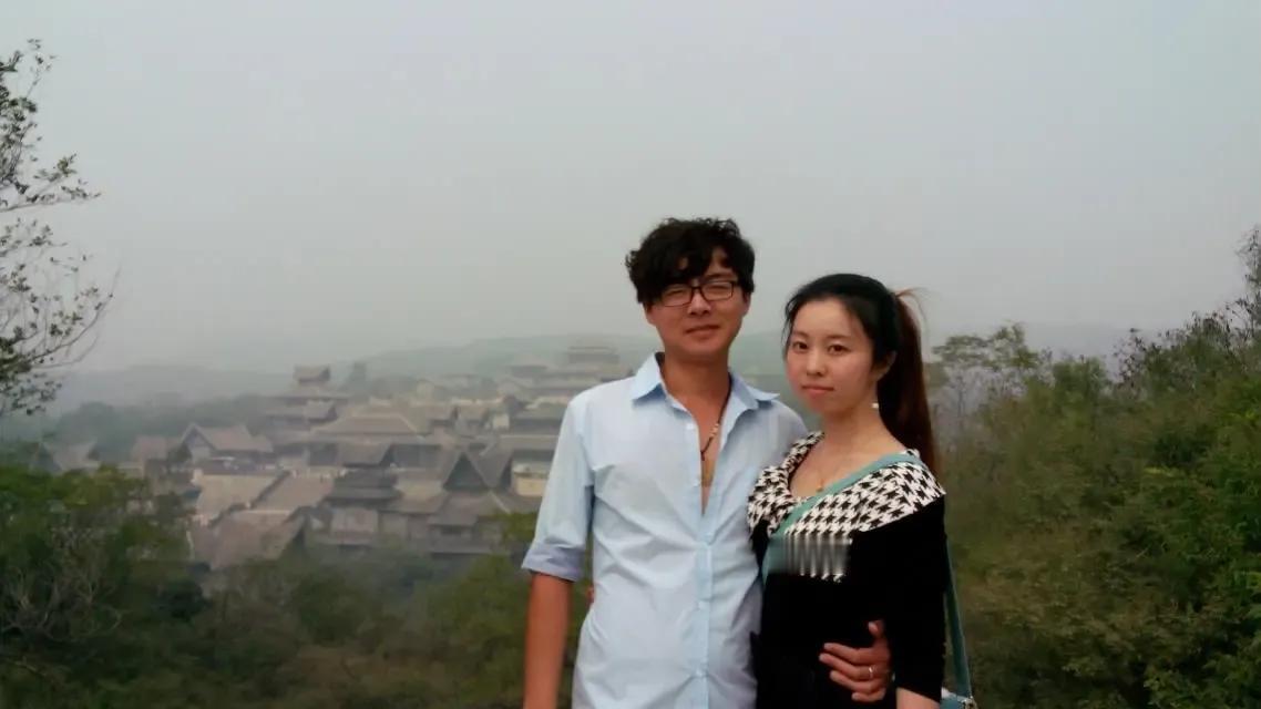 田静此时发照片，感慨十年过得好快呀，时间转瞬即逝！

田静和郭威结婚十年了，已经