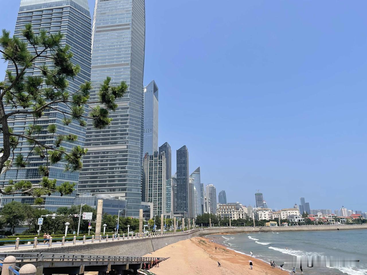 【昨日客流】
8月10日（周一）
武汉城市轨道交通线网客运量（含换乘）为375.