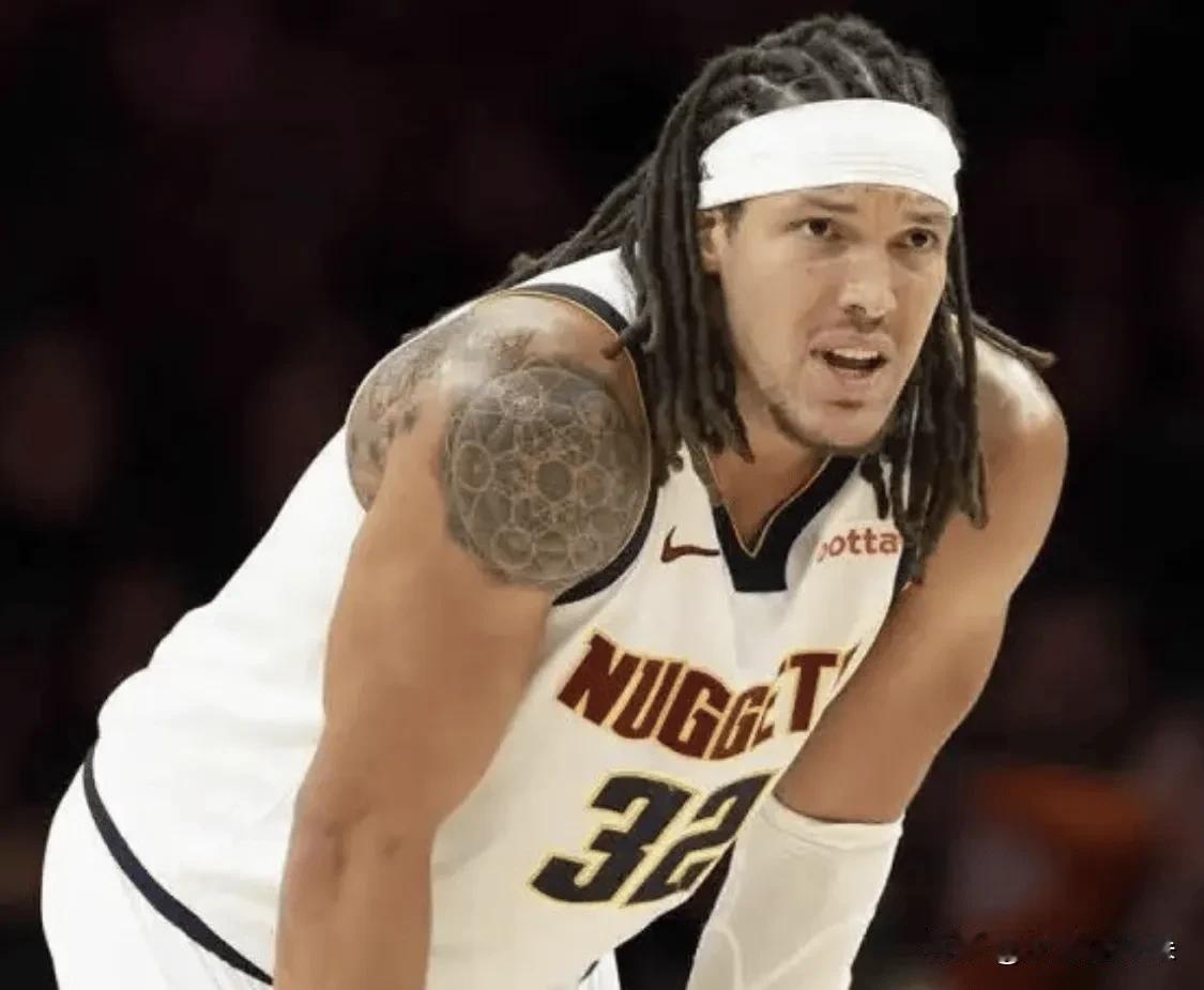 带伤上阵的后果：
1，格里芬，为活塞带伤上阵直接把自己职业生涯断送了。
2，小托