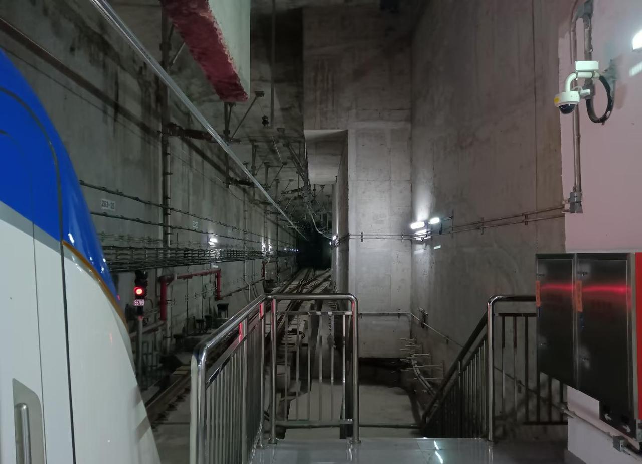 期待将来的再延长
广州地铁 22号线芳村站北侧接芳白城际轨道（含存车+折返线）