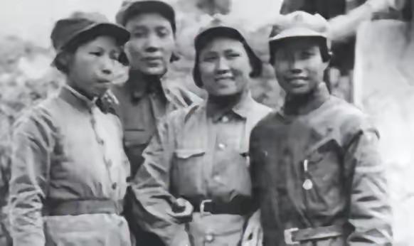 1937年，西路军一个女战士逃难，被一个好心的大娘收留，她把银元都给大娘，谁知，