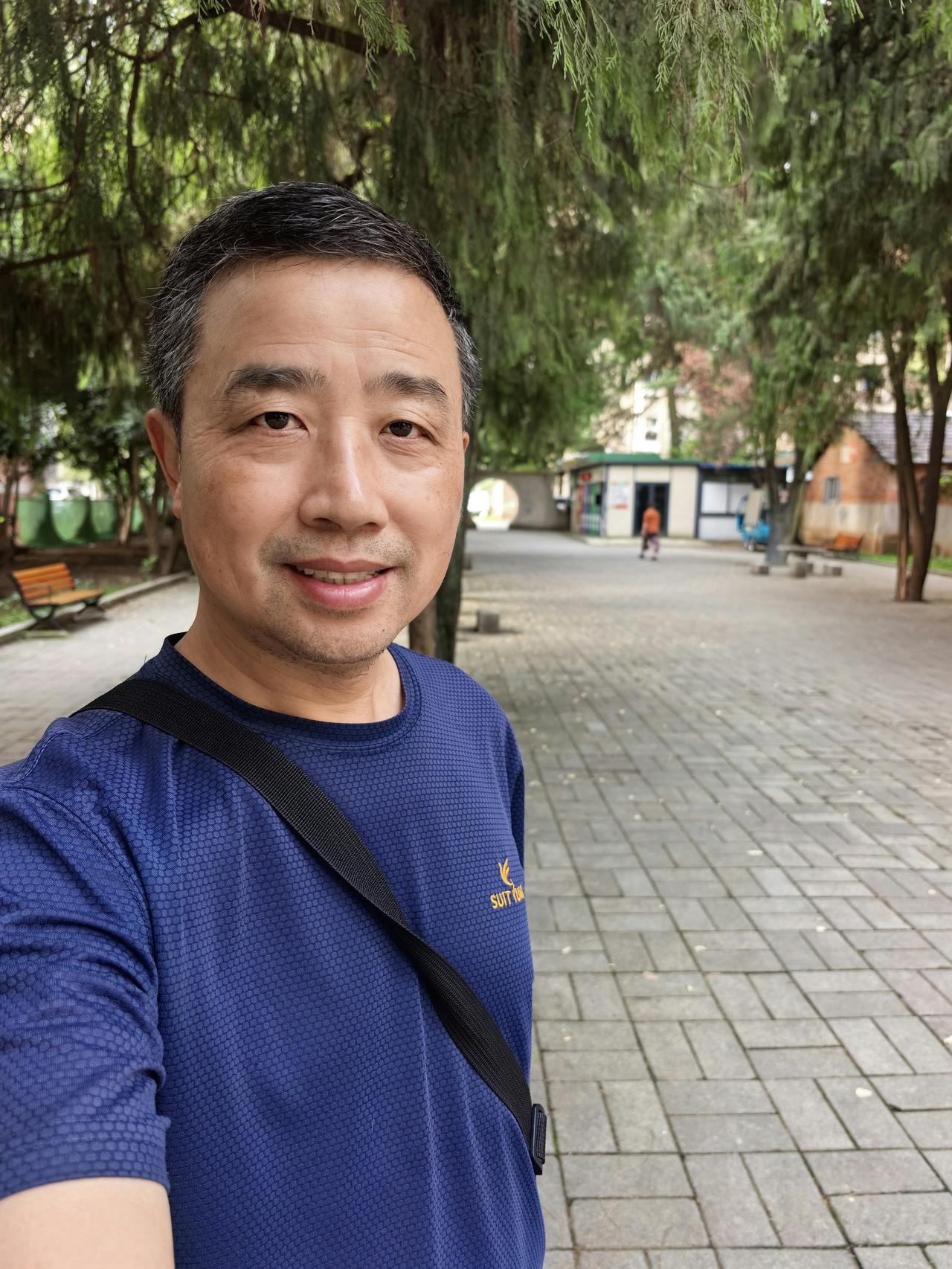 从昨天中午到现在，空腹已满20小时，全程只喝水。早晨照旧一杯黑咖啡，这个习惯我已