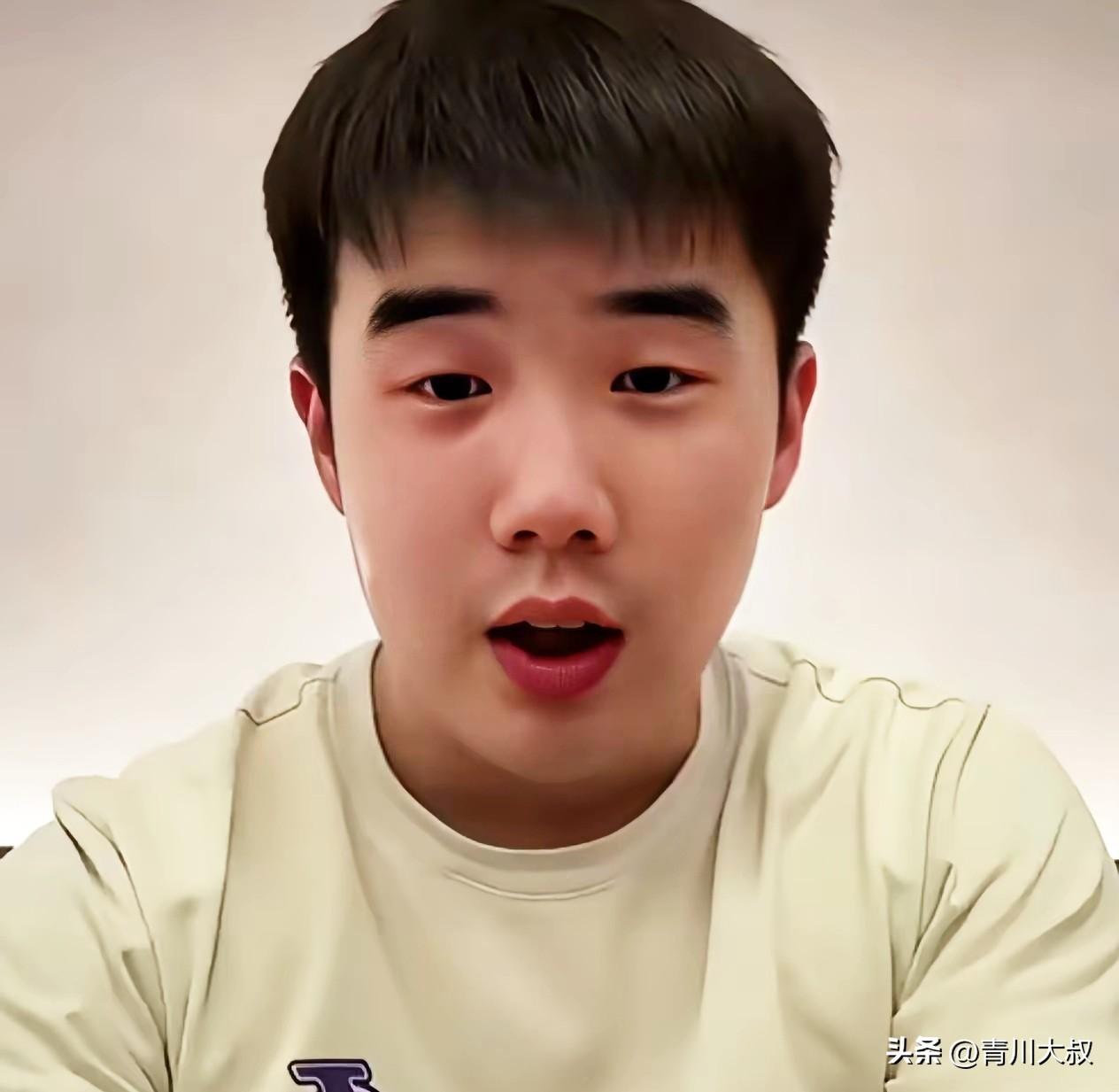 于何一说:张本智和技术锁死，很难再进步了！
因为他原先就是研究樊振东出道，
技术