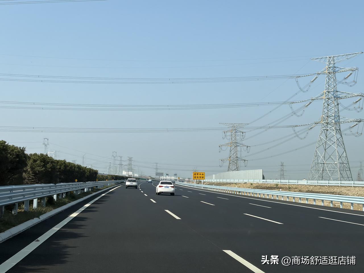 苏南东西向的高速 双向八车道的，应该有好几条了吧！
走过的
1.沪宜高速（去年全