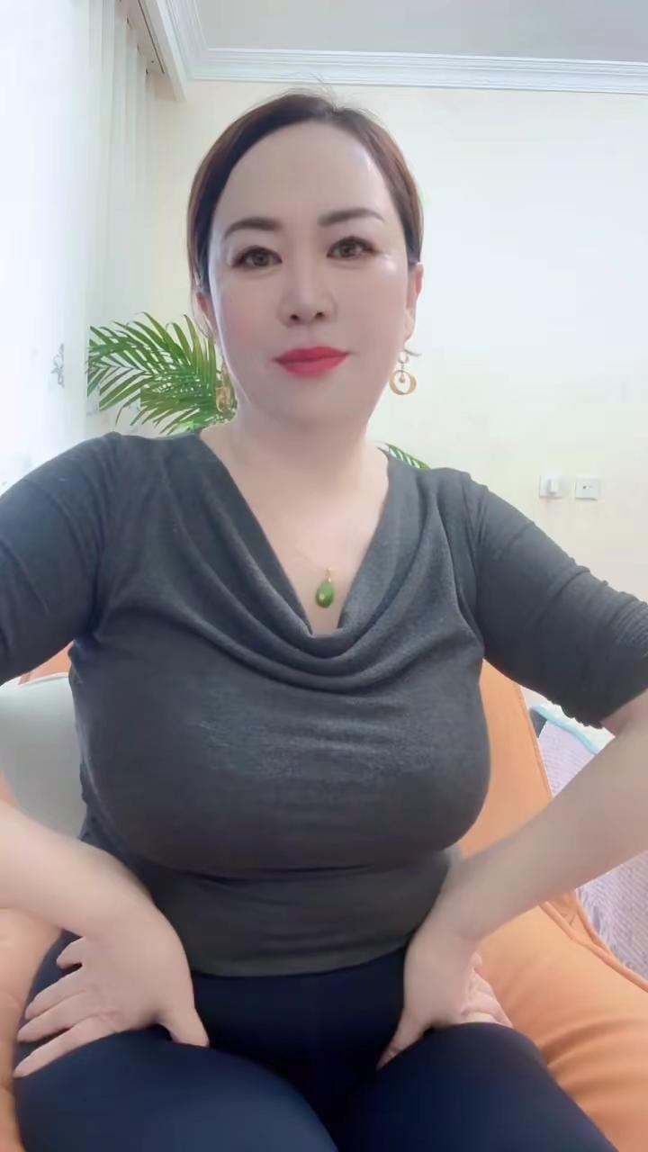 丰满女生美丽动人胖胖的女人有福气