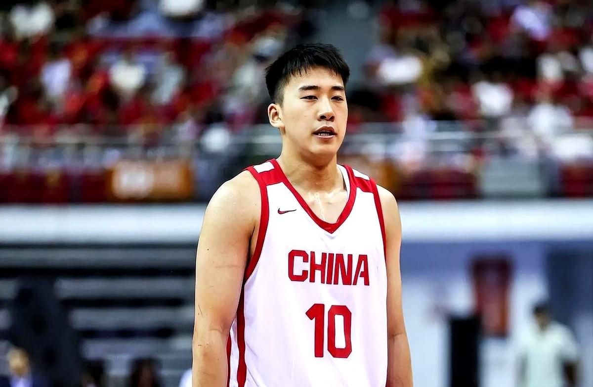 15投6中，命中率一般，却被喊作“无代餐”的四号位。

长沙热身赛，王俊杰首场就