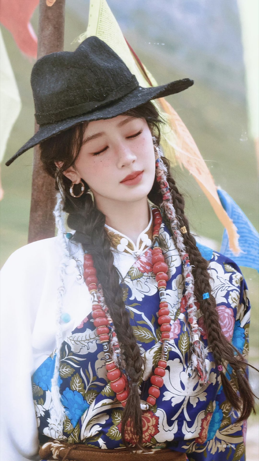 杨紫 yz杨紫白菊 yz杨紫生命树冬日的玫瑰在雪地盛放，你终将向阳而生𝒲𝒾?