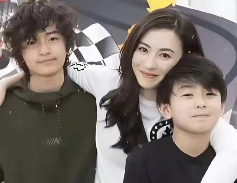 张柏芝的二儿子给她长了脸，登上国际青少年排球邀请赛的赛场 